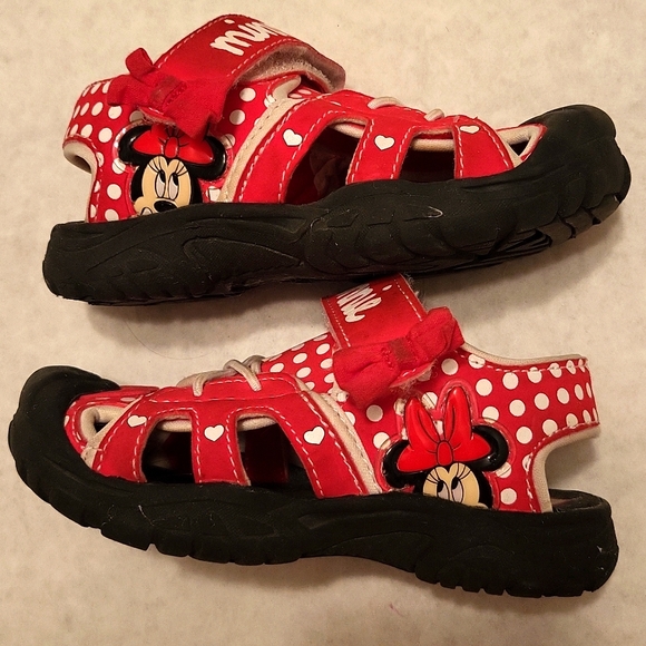 Disney Minnie Mouse red polka dot closed toe sandals - Picture 2 of 7